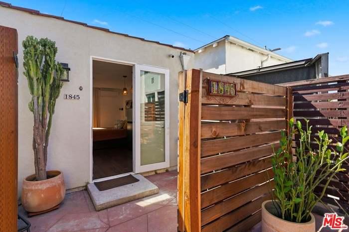 1843 S Highland Ave, Los Angeles, CA 90019