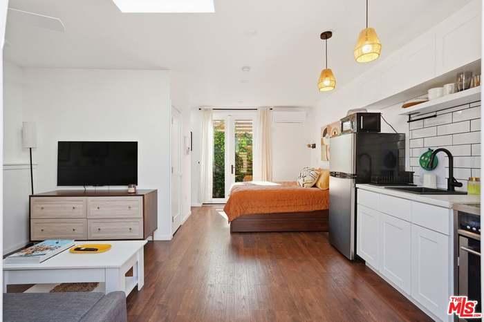 1843 S Highland Ave, Los Angeles, CA 90019