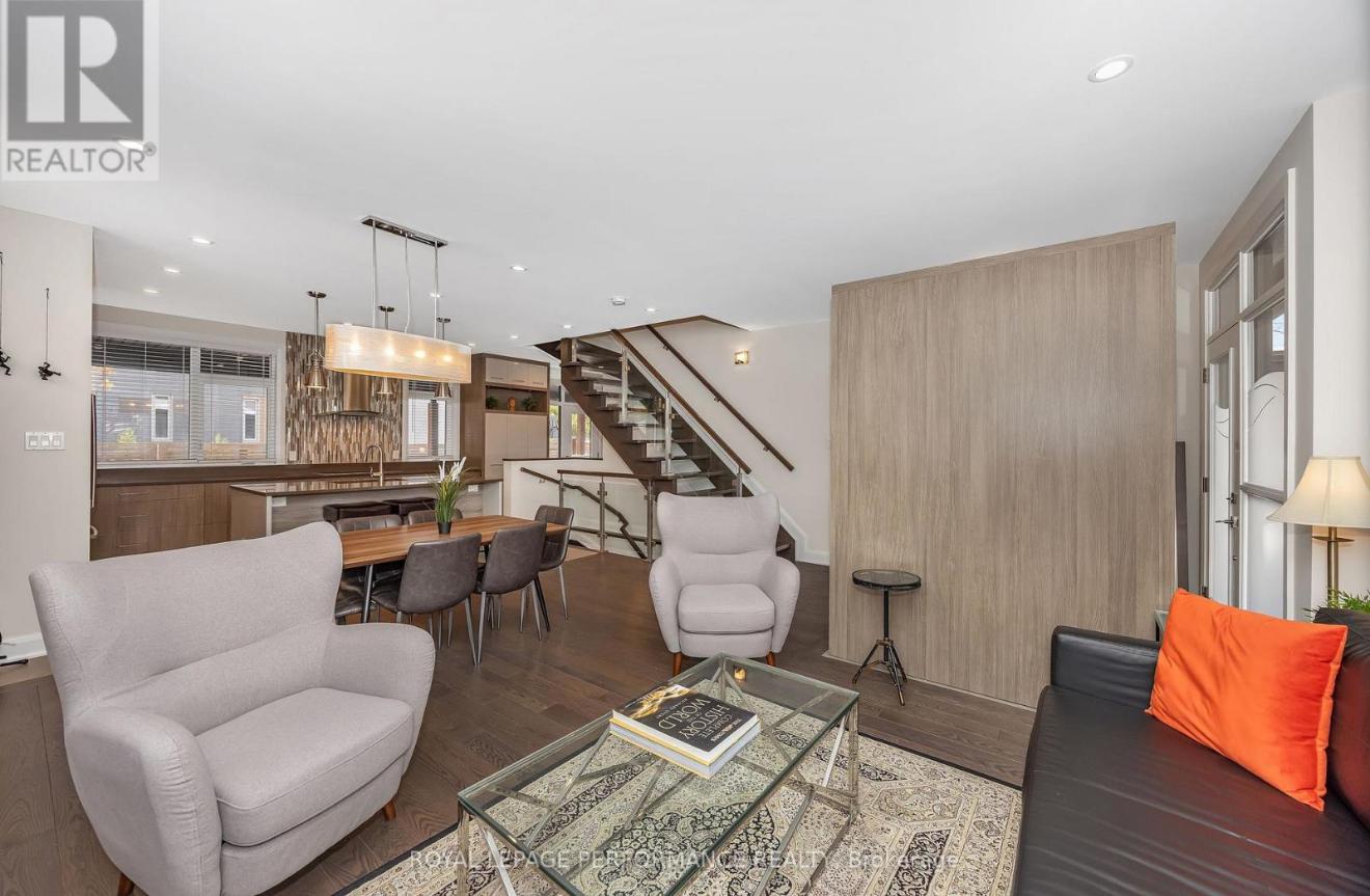 383 PRINCETON AVENUE Ottawa, Ontario K2A4E1