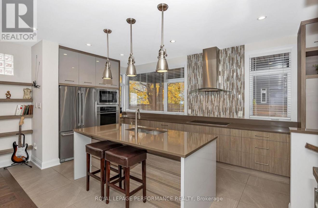 383 PRINCETON AVENUE Ottawa, Ontario K2A4E1