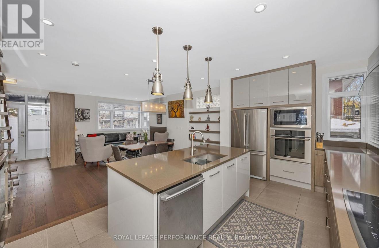 383 PRINCETON AVENUE Ottawa, Ontario K2A4E1