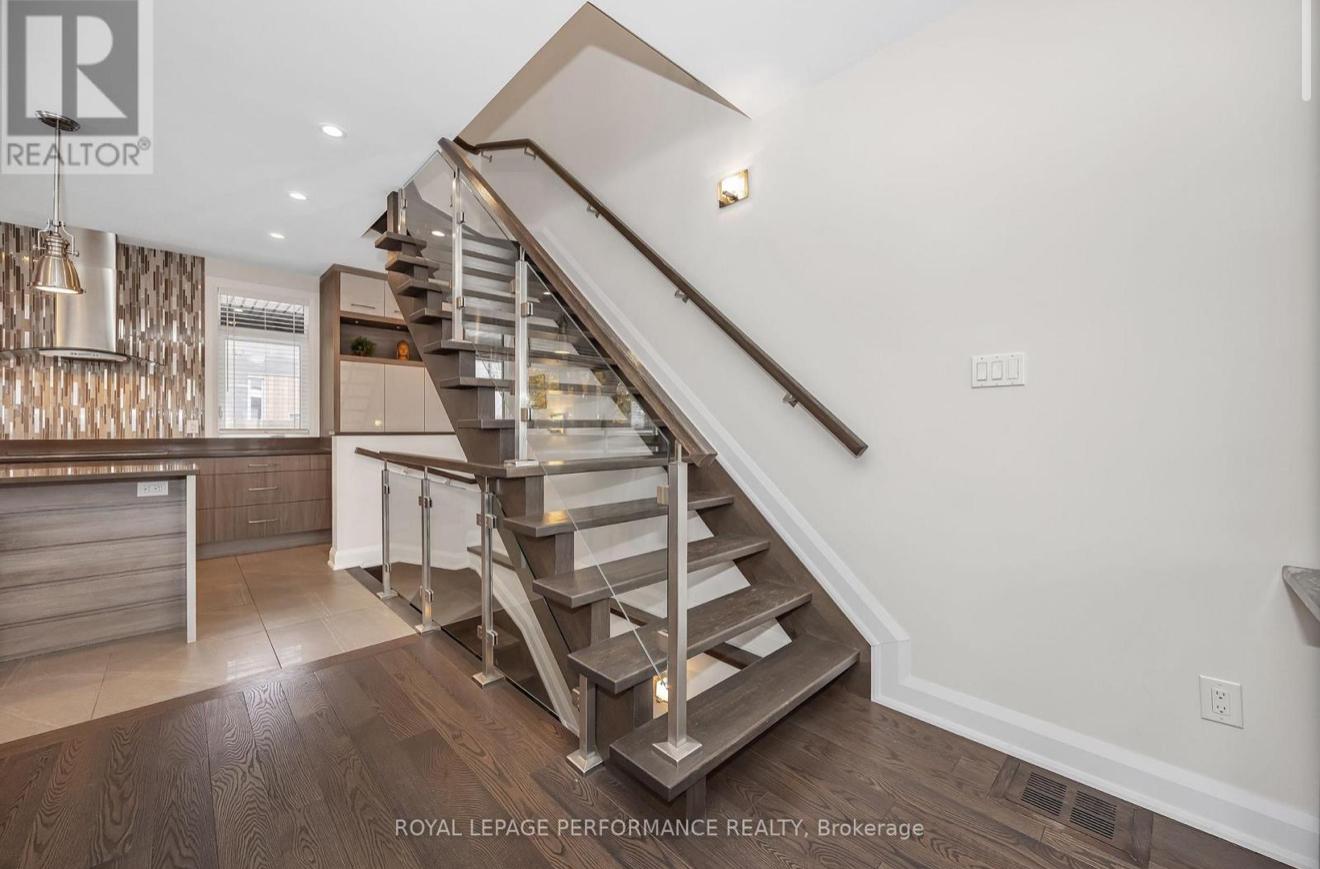 383 PRINCETON AVENUE Ottawa, Ontario K2A4E1