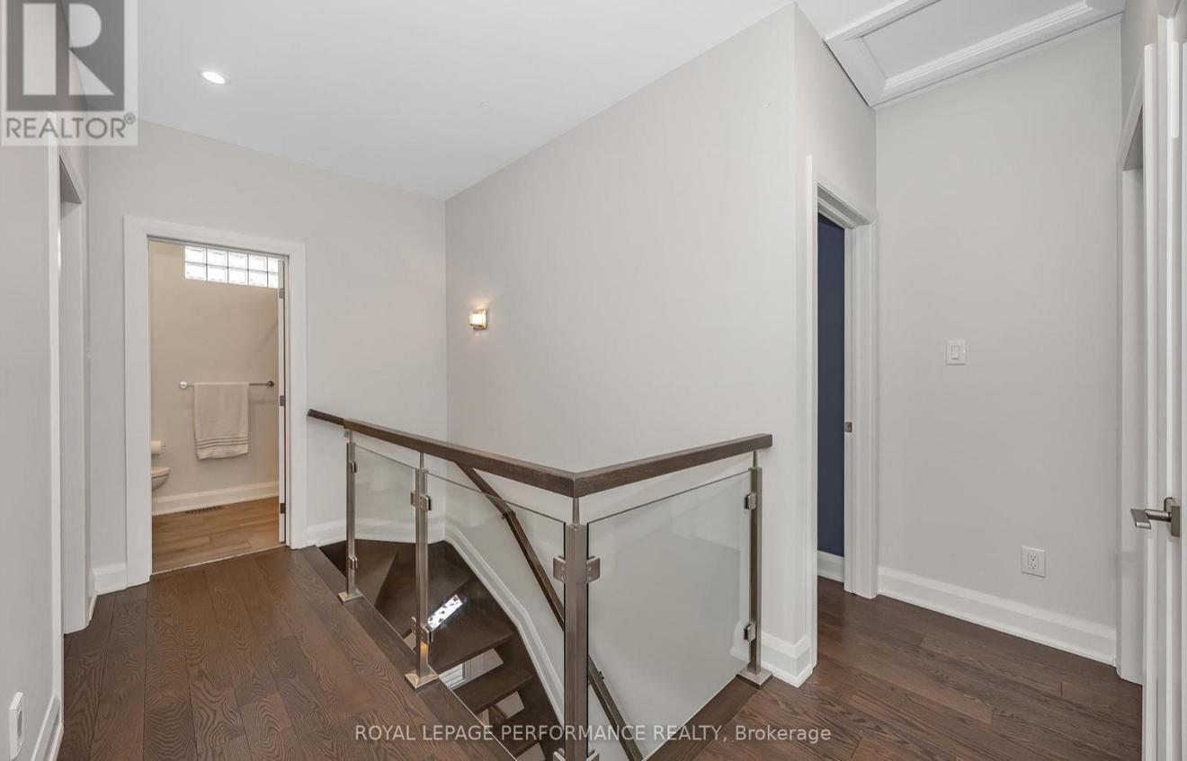 383 PRINCETON AVENUE Ottawa, Ontario K2A4E1