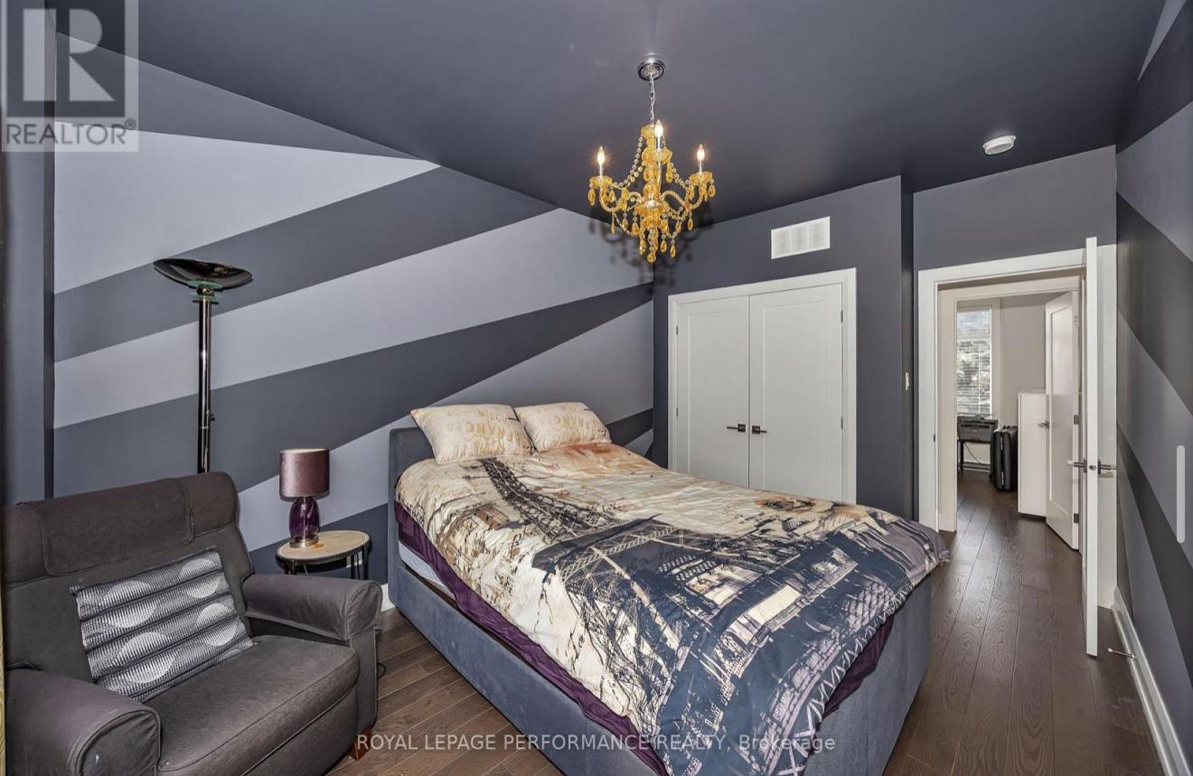 383 PRINCETON AVENUE Ottawa, Ontario K2A4E1