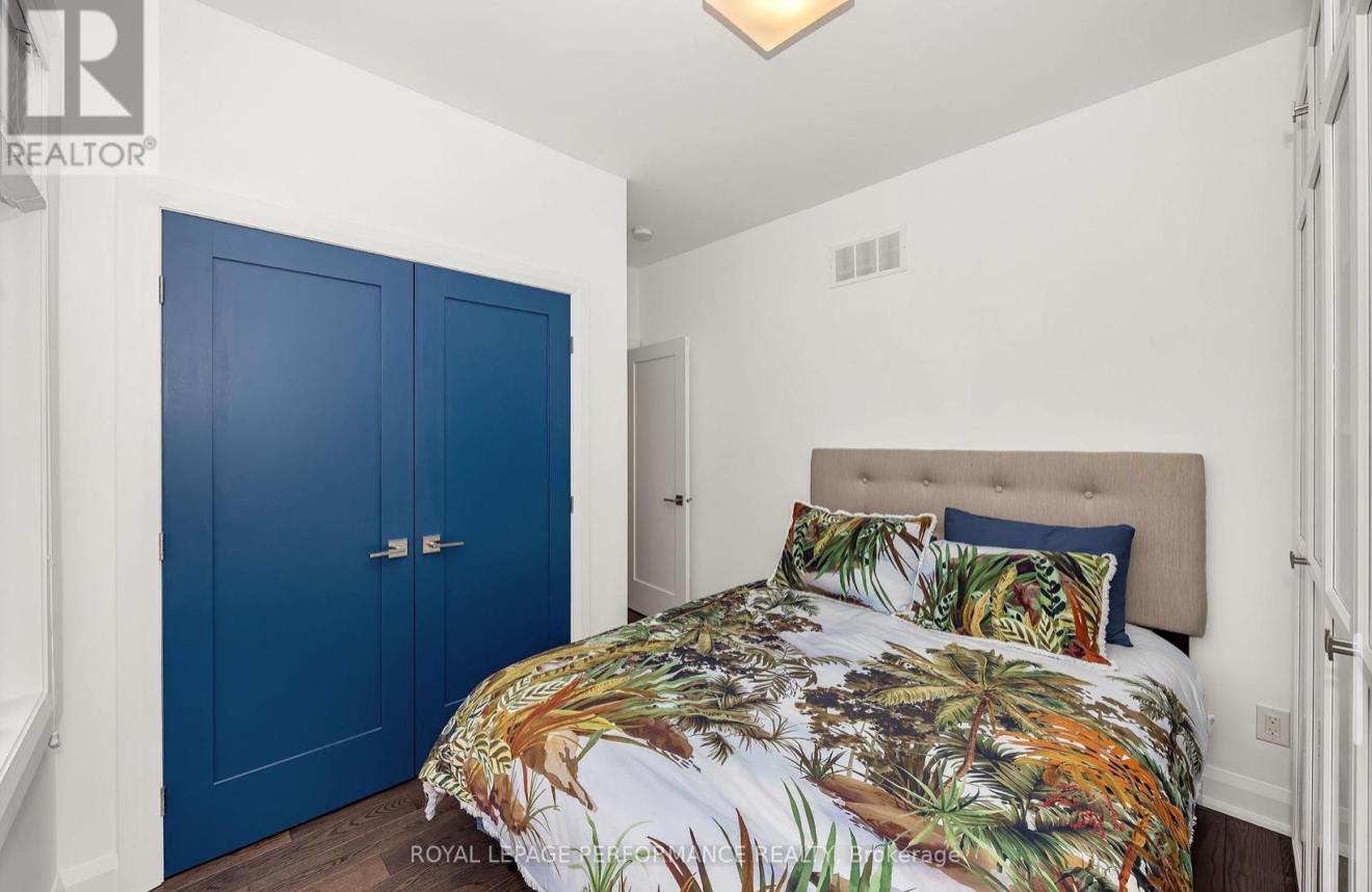 383 PRINCETON AVENUE Ottawa, Ontario K2A4E1