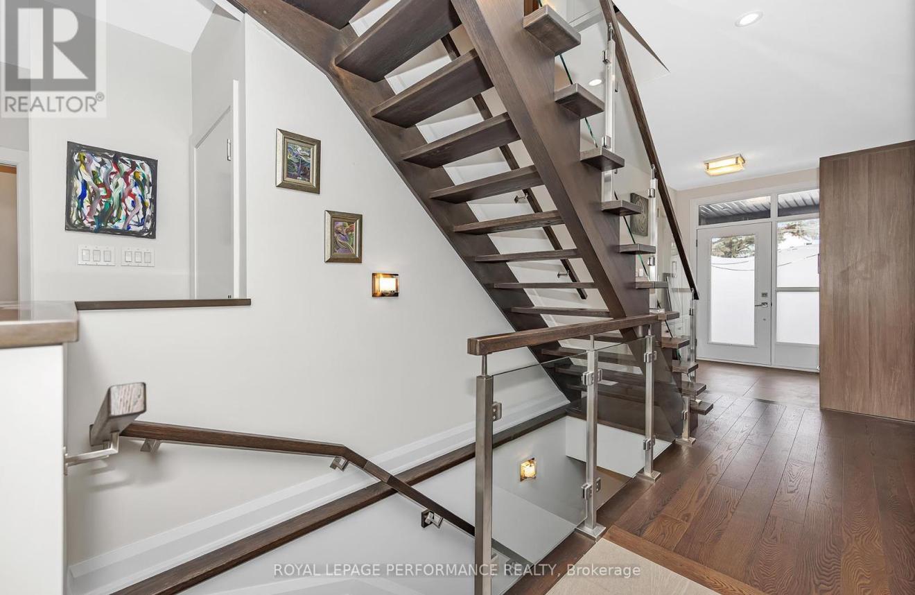 383 PRINCETON AVENUE Ottawa, Ontario K2A4E1